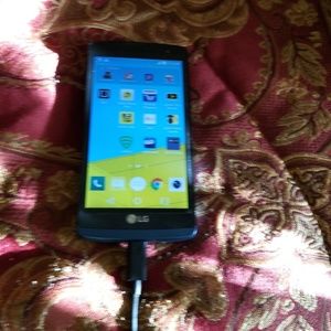 LG TRIBUTE 2, ONLY USED for 2 months!